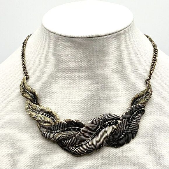 Jewel Mint Signed Antiqued Gold Tone Feather Necklace With Ombre Rhinestones 16” - Picture 2 of 12